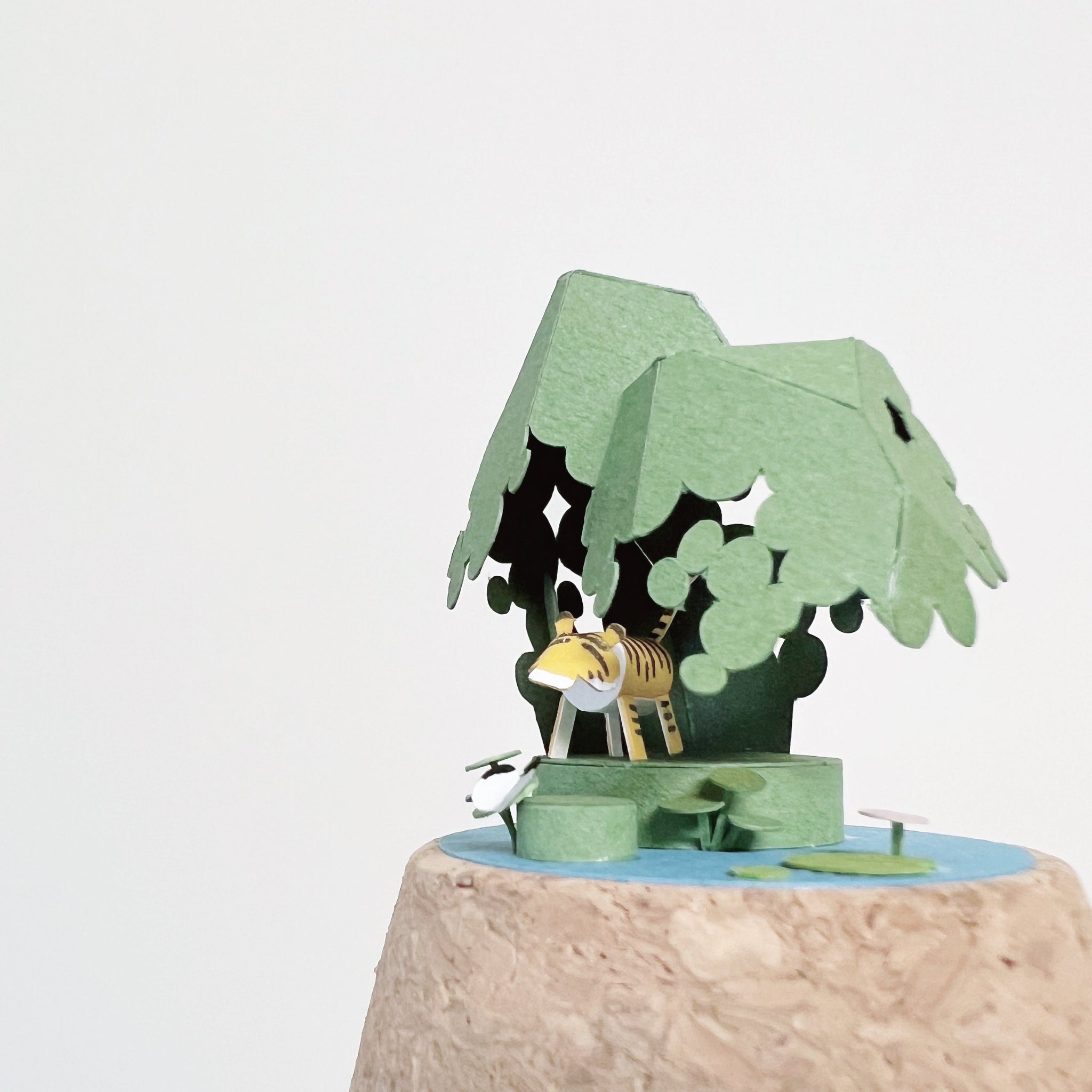 微縮動物場景｜老虎與蝴蝶