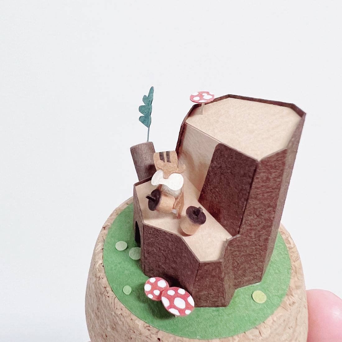 微縮動物場景｜松鼠與橡果